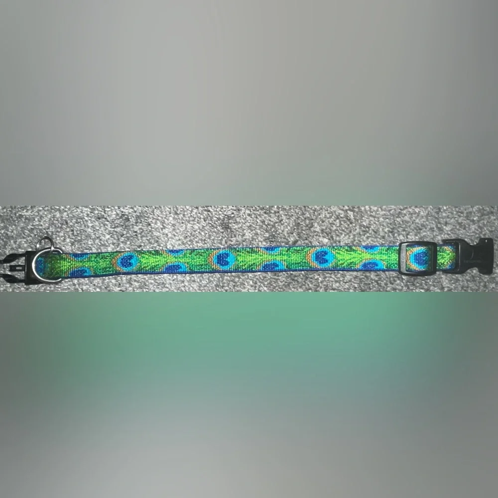 🎉HOST PICK 🎉 *BRAND NEW/ NEVER USED* Green & Blue Peacock Dogs Collar